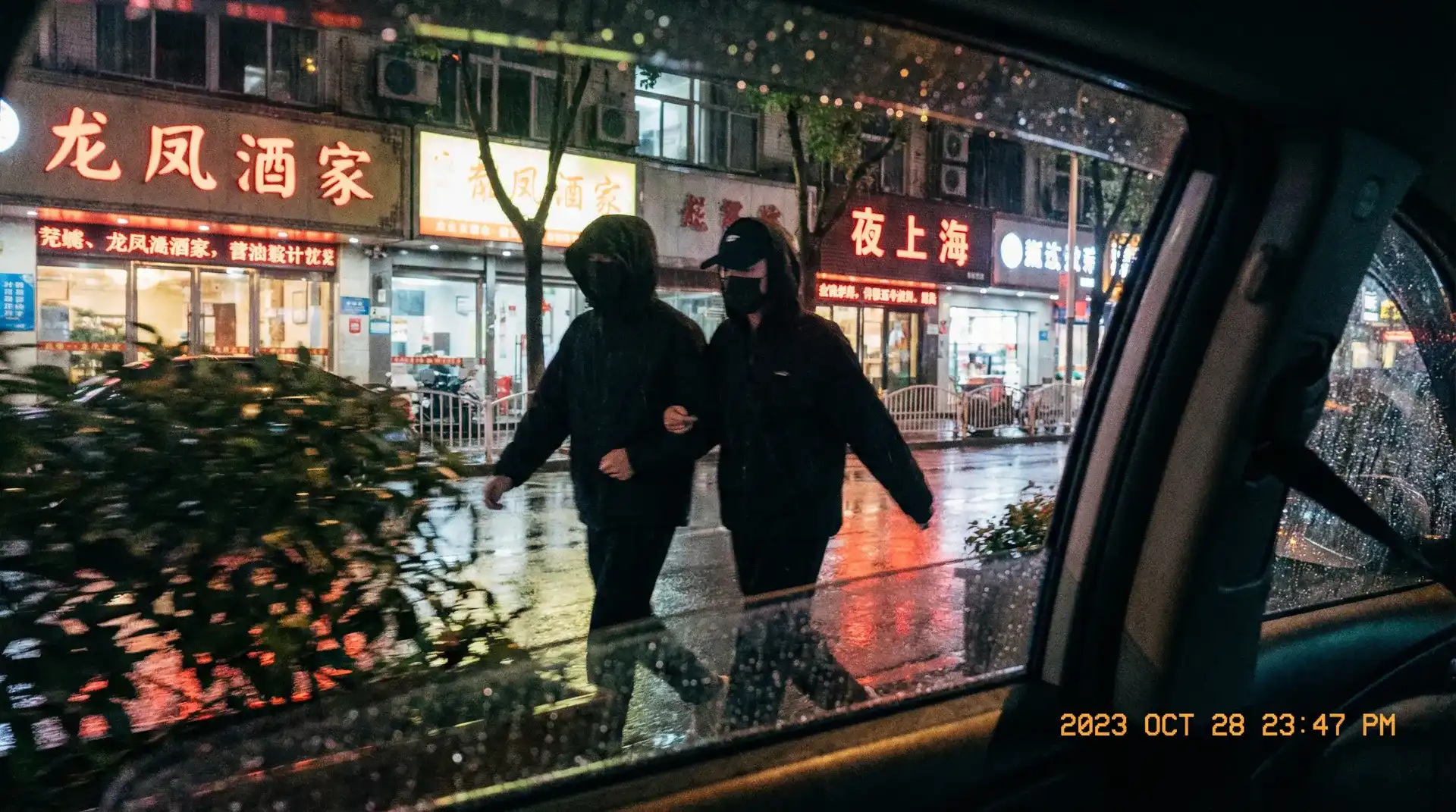 必发集团网站 - 顶流明星深夜密会现场抓拍照片
